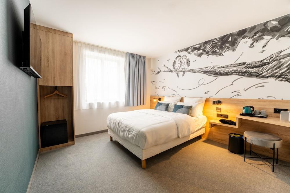 GREEN PARK HOTEL PARIS Room Type - Deluxe Room, 1 Queen Bed