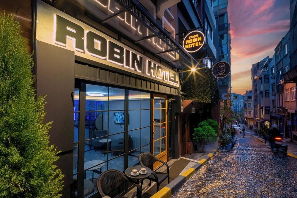 Robin Hotel - Tap to explore photos