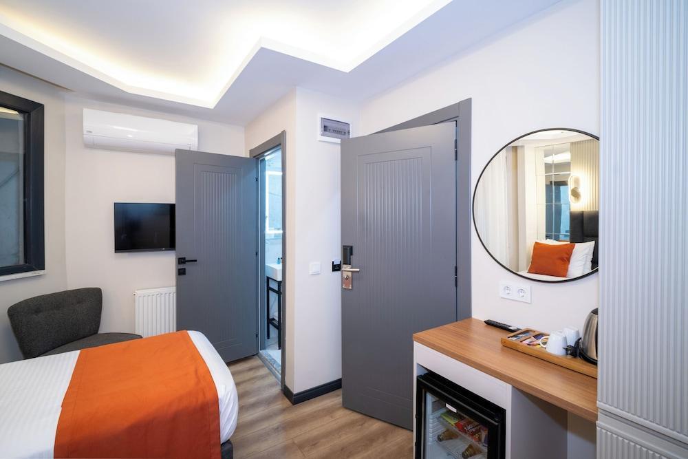 Robin Hotel Room Type - Deluxe Double Studio