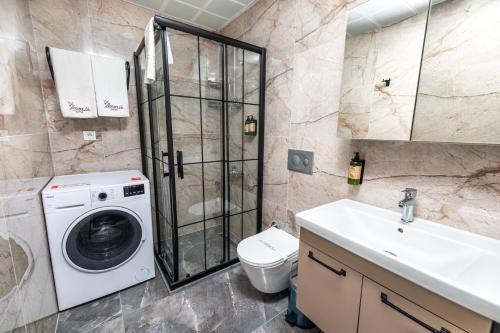 Luxury Life Suites Room Type - Deluxe Triple Room