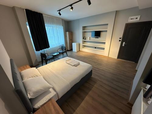 Lucca Suites Hotel - Tap to explore photos