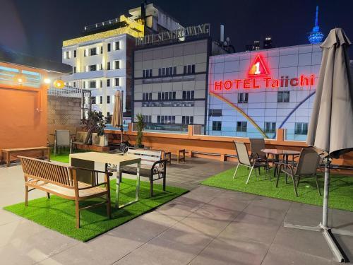 StarQ Hotel Kuala Lumpur - Tap to explore photos