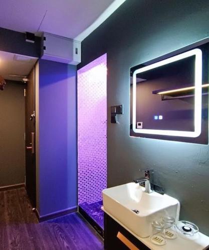 HOTEL JJH - newly opened near BUGIS Room Type - Loft Junior (no window)