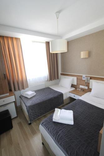 Metrohill Hotel Room Type - Twin Room with City View