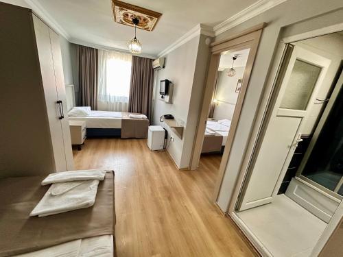 Crowned Exclusive Hotel Room Type - Comfort Quadruple Room