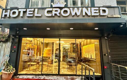 Crowned Exclusive Hotel - Tap to explore photos