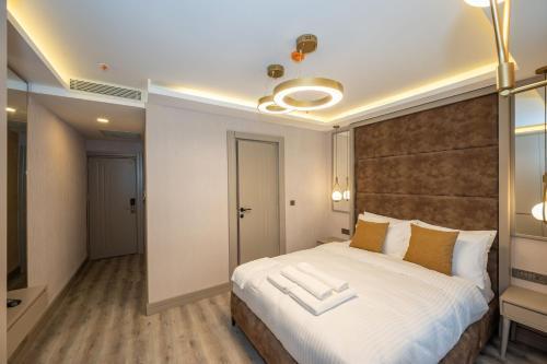 Massimo Hotel Room Type - Deluxe Double Room