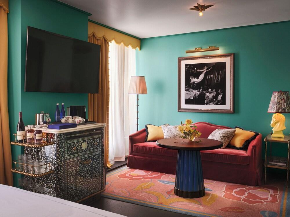 The Fifth Avenue Hotel Room Type - Studio Suite, Mobility Accessible