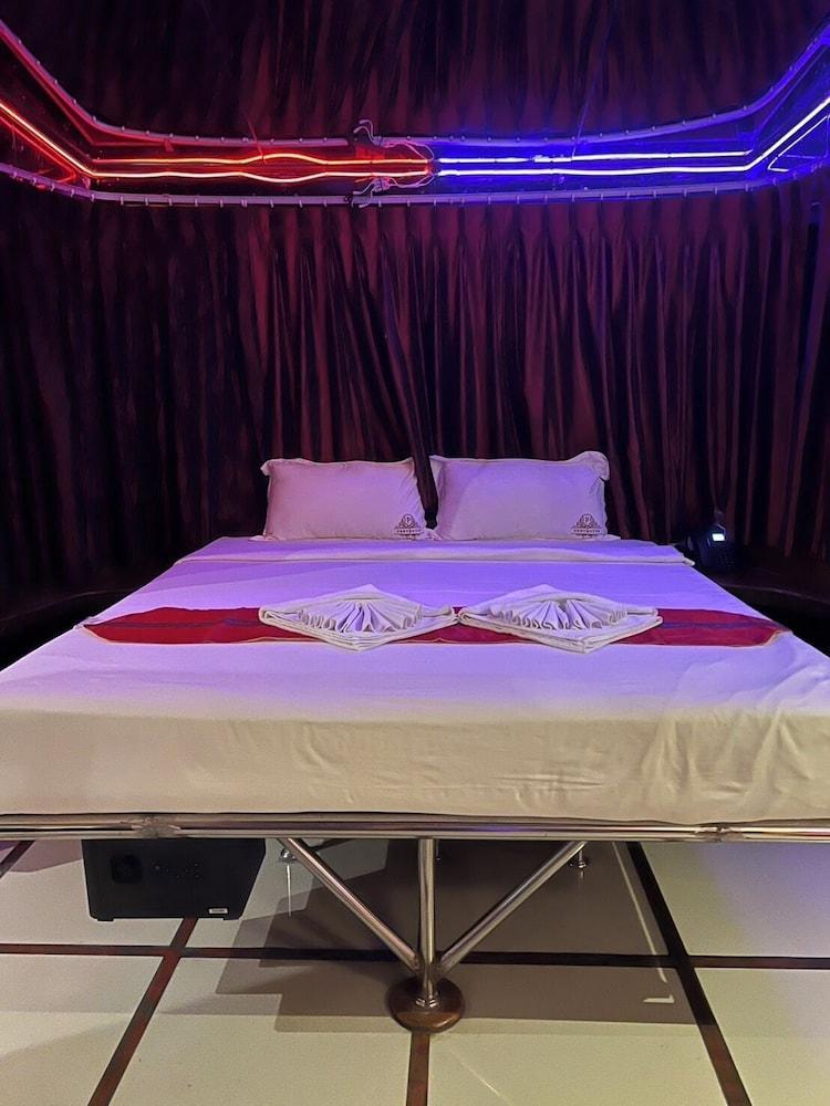 Penthouse Hotel Pattaya Room Type - Deluxe Room