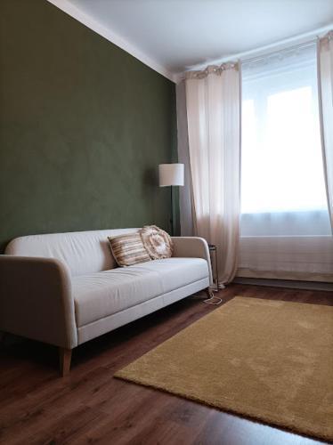 Compact Apartment Sleeps 6 + Great Location