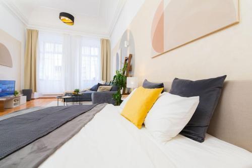 Lovely Historical home in Mala Strana - N1st - Tap to explore photos