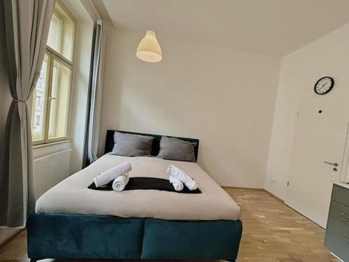 Apt near Muzeum Prague 1 - Tap to explore photos