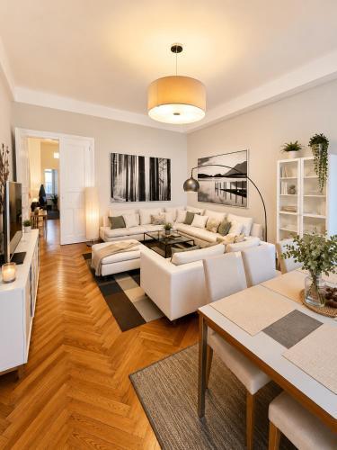 DOMIRA Four Reasons apartment Room Type - Three-Bedroom Apartment with Balcony
