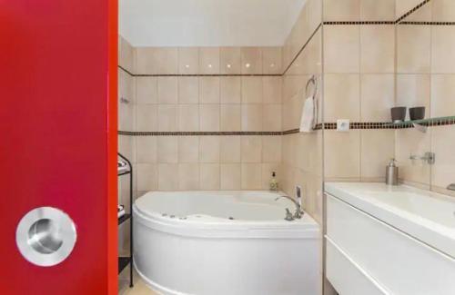 Lenka's cozy Red studio + Lenka's cozy Gold apartment - Tap to explore photos