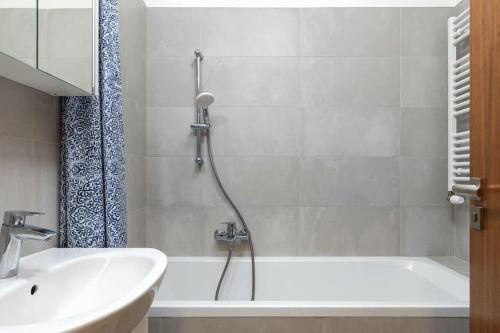 Modern Apartment 6min from the Prague Castle - Tap to explore photos