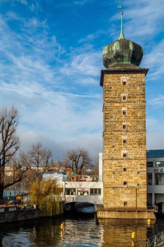 Spacious 95m2 Riverside Apartment Zborovska Prague Smichov - Tap to explore photos