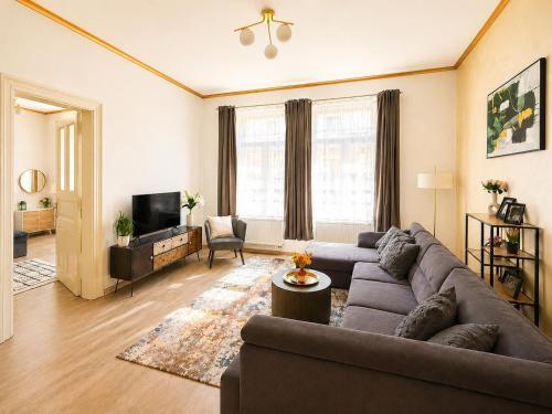 Spacious 95m2 Riverside Apartment Zborovska Prague Smichov - Tap to explore photos