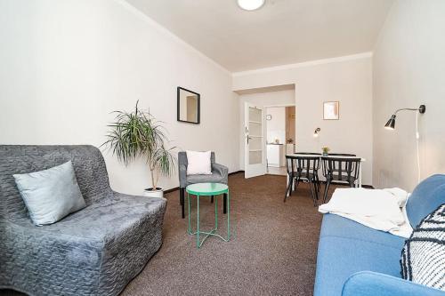 4 bed apartment near center and tram - Tap to explore photos