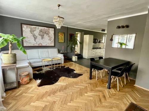 Good Times Room Type - Two-Bedroom Deluxe Apartment with Balcony Good Times Room Type - Two-Bedroom Deluxe Apartment with Balcony