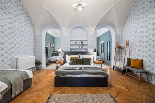 Charles Bridge Historical APTs by Michal&Friends Room Type - Three-Bedroom Apartment