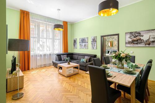 Oasis Apartments at Charles Square - Tap to explore photos