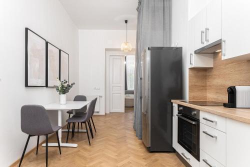 1# Fancy share Apartment with Own Bathroom - Tap to explore photos