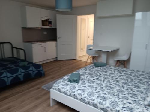 Cozy 1 BR Apartment Prague - Tap to explore photos