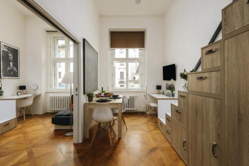 Cozy & comfortable apt walking anywhere you want SEN