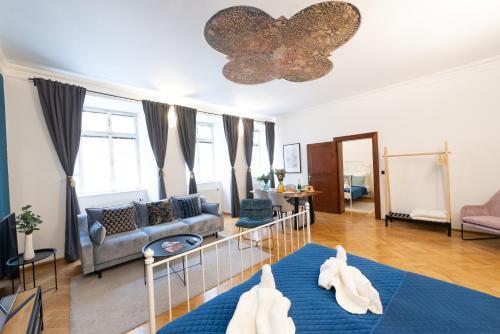 Best Price & Location - Historic Square Residency