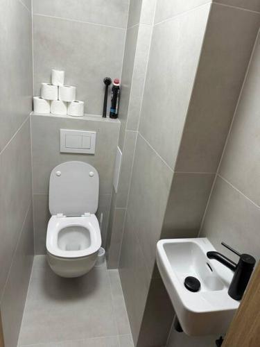 NEW Modern Large Apartment in New Town 3BDR - Tap to explore photos