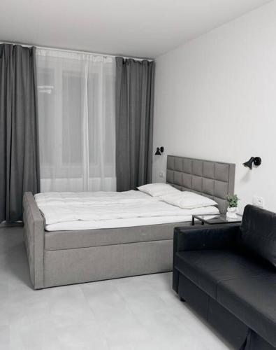 NEW Modern Large Apartment in New Town 3BDR - Tap to explore photos
