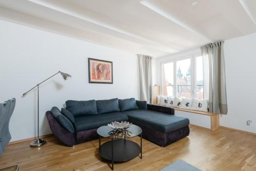 ELI Spacious Apt with Old Town View, Parking & AC - Tap to explore photos