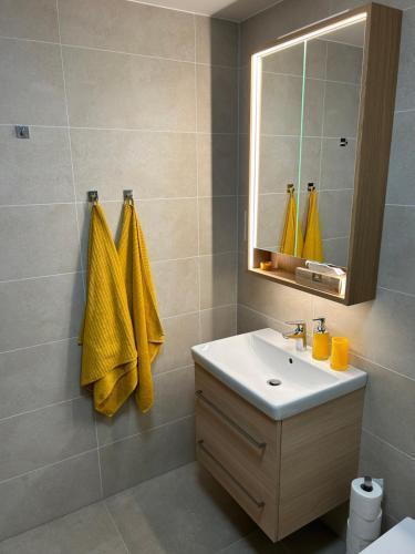 Prague Smíchov Anděl Apartment - Tap to explore photos