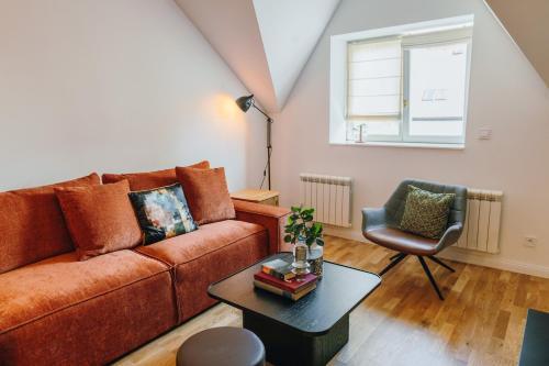 Modern Mezzanine Apt at Jecna st - Tap to explore photos