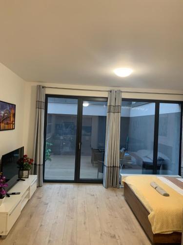 Alex Apartment -2 min O2 Arena -Free Parking- Metro Nearby - Tap to explore photos