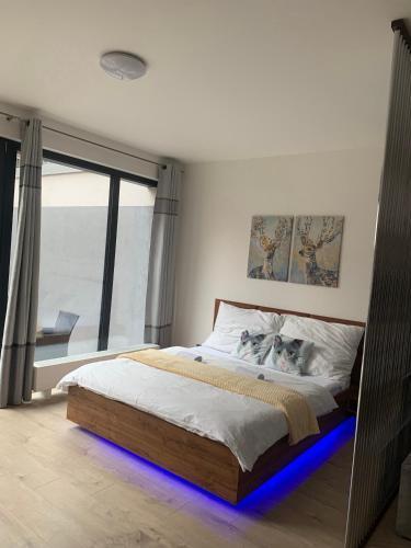Alex Apartment -2 min O2 Arena -Free Parking- Metro Nearby - Tap to explore photos