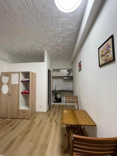 Charming Studio in Praha 3 - Tap to explore photos