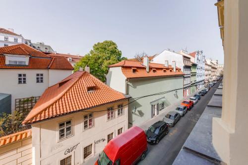 New Town Oases Apartment - Tap to explore photos