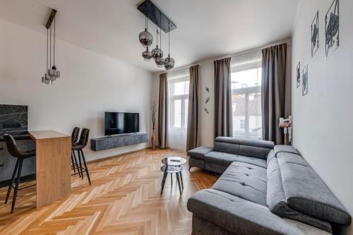 New Town Oases Apartment - Tap to explore photos