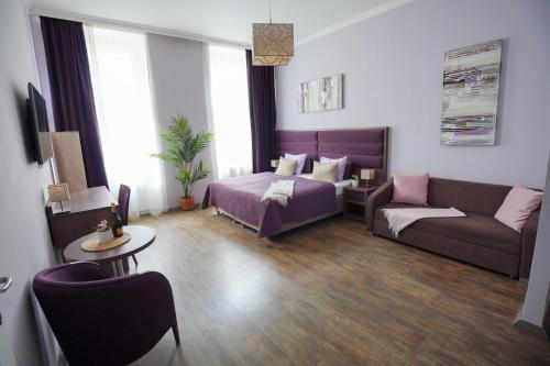 Elegant & Stylish Center Apartments! Room Type - Junior Suite