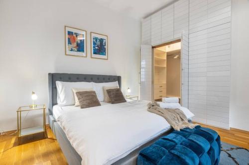Charming 2BR Old Town Apt in Prime Location by EasyBNB Premium - Tap to explore photos