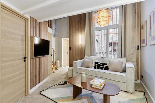 Apartment Batignolle Montmartre by Studio prestige - Tap to explore photos