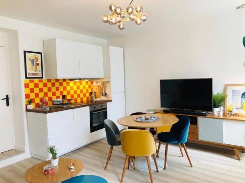 Relais Cocorico Fondary Apartment Eiffel Tower District - Tap to explore photos