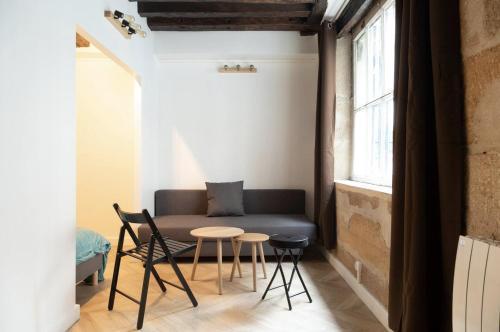 Apartment lyonnais center of paris - Tap to explore photos