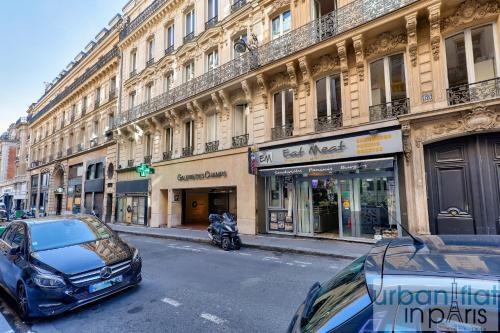 141 - Beautiful Flat Triangle d Or Champs Elysees