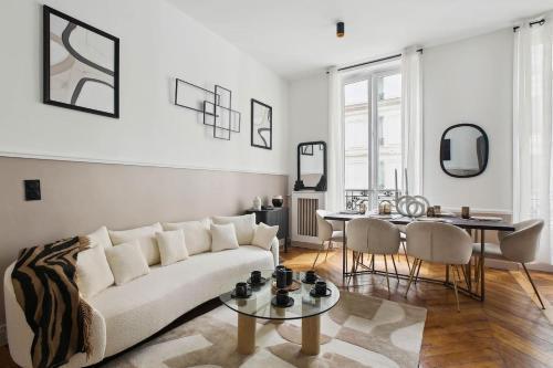 Champs Elysées luxury 3 bed room - Tap to explore photos