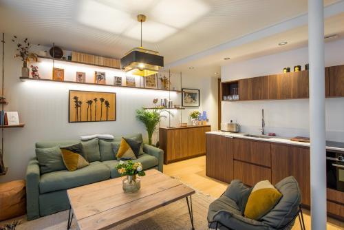 Magnifique appartement central 3 chambres / 3 BDR - Tap to explore photos