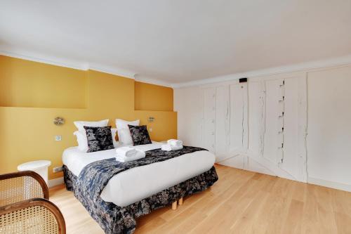 Pick A Flat's Apartment in Opéra/Grands-Boulevards - Rue de Provence - Tap to explore photos