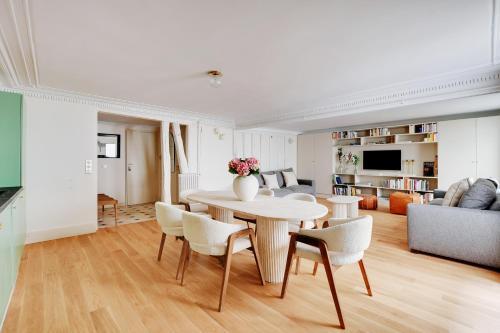 Pick A Flat's Apartment in Opéra/Grands-Boulevards - Rue de Provence - Tap to explore photos