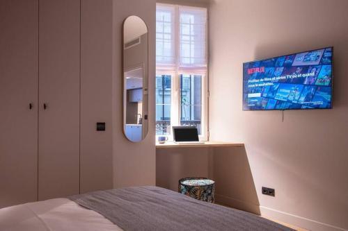 Chic & Fully-Equipped Apartment in Le Marais - Tap to explore photos